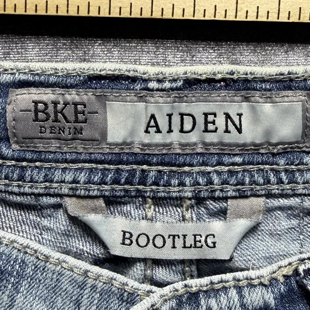 BKE Aiden Boot fit Jeans Mens 31x32 Blue Light Wash Distressed Stretch Denim